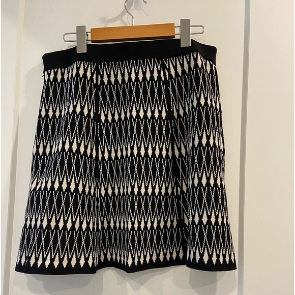 Max Studio Skater Knit Skirt Size Large - Picture 4 of 7